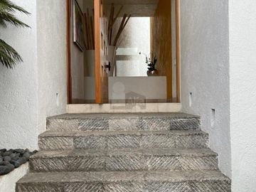 Casa en venta en cerrada, en Hacienda de las Palmas estilo Barragán, Huixquilucan Estado de México