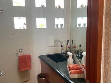 Casa en venta en cerrada, en Hacienda de las Palmas estilo Barragán, Huixquilucan Estado de México