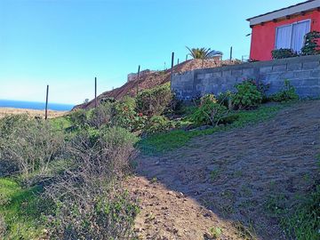 Venta de parcela de 5.000 m2, con dos casas, en La Serena.