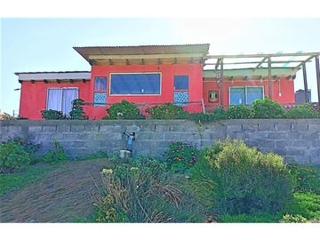 Venta de parcela de 5.000 m2, con dos casas, en La Serena.