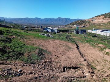 Venta de parcela de 5.000 m2, con dos casas, en La Serena.