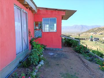 Venta de parcela de 5.000 m2, con dos casas, en La Serena.