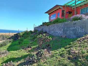 Venta de parcela de 5.000 m2, con dos casas, en La Serena.