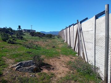 Venta de parcela de 5.000 m2, con dos casas, en La Serena.