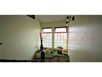Venta de hermosa casa de cuatro dormitorios, en zona centro de Quillota.