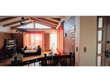 Venta de hermosa casa de cuatro dormitorios, en zona centro de Quillota.