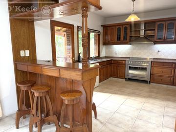 Casa en venta -Barrio Newfield Quilmes-Excelente ubicación