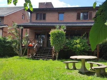 Casa en venta -Barrio Newfield Quilmes-Excelente ubicación