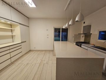 Venta Casa 3 Dormitorios en Km 38 Barrio Cerrado El Portillo con Jardín y Pileta