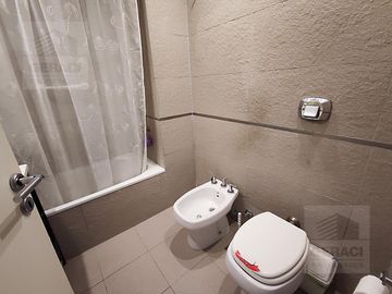 Excelente Departamento 4 ambientes con cochera y amenities en Caballito