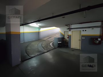 Excelente Departamento 4 ambientes con cochera y amenities en Caballito