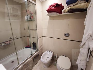 Excelente Departamento 4 ambientes con cochera y amenities en Caballito