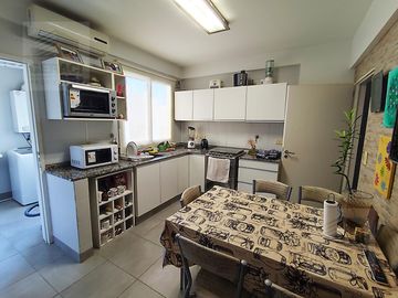 Excelente Departamento 4 ambientes con cochera y amenities en Caballito
