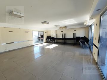 Excelente Departamento 4 ambientes con cochera y amenities en Caballito
