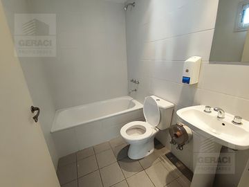 Excelente Departamento 4 ambientes con cochera y amenities en Caballito