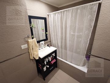 Excelente Departamento 4 ambientes con cochera y amenities en Caballito