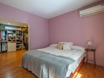 Oportunidad en Tigre centro: casa de 2 ambientes con jardín + local