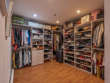 Oportunidad en Tigre centro: casa de 2 ambientes con jardín + local