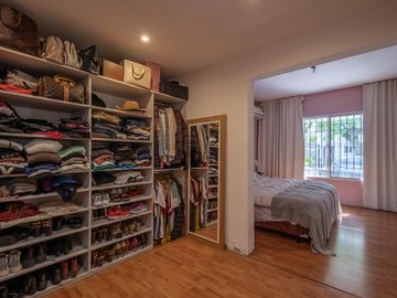 Oportunidad en Tigre centro: casa de 2 ambientes con jardín + local