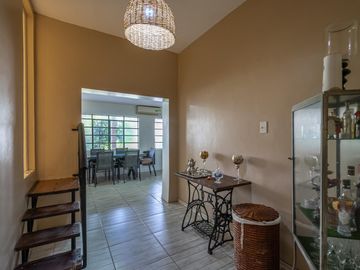 Oportunidad en Tigre centro: casa de 2 ambientes con jardín + local