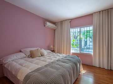 Oportunidad en Tigre centro: casa de 2 ambientes con jardín + local