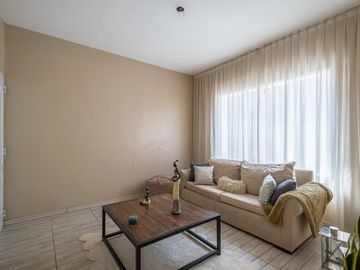 Oportunidad en Tigre centro: casa de 2 ambientes con jardín + local