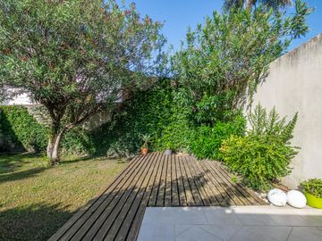 Oportunidad en Tigre centro: casa de 2 ambientes con jardín + local