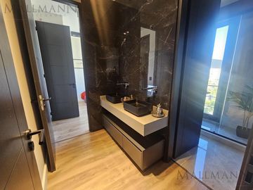 Venta Casa 4 Dormitorios en Suite en Marinas Puertos del Lago con Escritorio y Amplia Vista al Rio