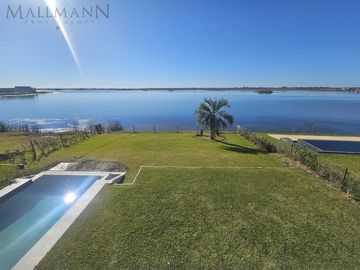 Venta Casa 4 Dormitorios en Suite en Marinas Puertos del Lago con Escritorio y Amplia Vista al Rio
