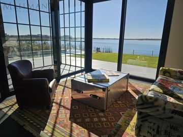 Venta Casa 4 Dormitorios en Suite en Marinas Puertos del Lago con Escritorio y Amplia Vista al Rio