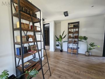 Venta Casa 4 Dormitorios en Suite en Marinas Puertos del Lago con Escritorio y Amplia Vista al Rio