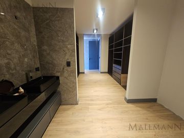 Venta Casa 4 Dormitorios en Suite en Marinas Puertos del Lago con Escritorio y Amplia Vista al Rio