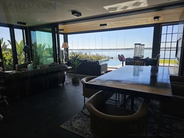 Venta Casa 4 Dormitorios en Suite en Marinas Puertos del Lago con Escritorio y Amplia Vista al Rio