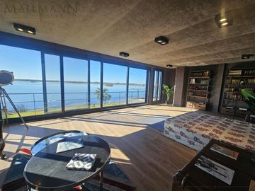 Venta Casa 4 Dormitorios en Suite en Marinas Puertos del Lago con Escritorio y Amplia Vista al Rio