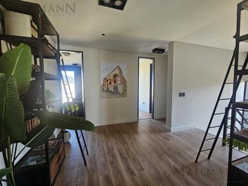 Venta Casa 4 Dormitorios en Suite en Marinas Puertos del Lago con Escritorio y Amplia Vista al Rio