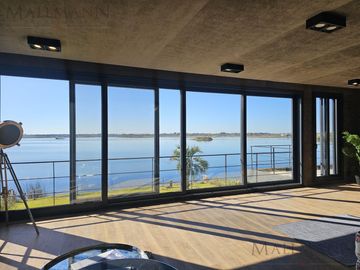 Venta Casa 4 Dormitorios en Suite en Marinas Puertos del Lago con Escritorio y Amplia Vista al Rio