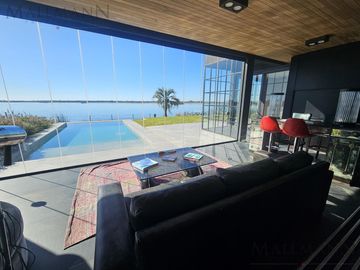 Venta Casa 4 Dormitorios en Suite en Marinas Puertos del Lago con Escritorio y Amplia Vista al Rio