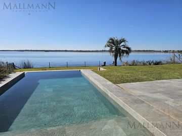 Venta Casa 4 Dormitorios en Suite en Marinas Puertos del Lago con Escritorio y Amplia Vista al Rio