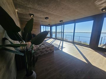 Venta Casa 4 Dormitorios en Suite en Marinas Puertos del Lago con Escritorio y Amplia Vista al Rio