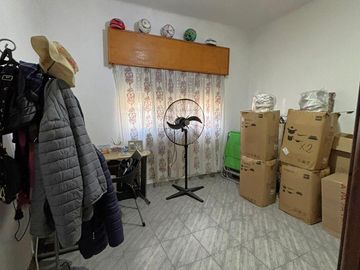 Casa en Barrio Azcuénaga con 4 Dormitorios y Patio