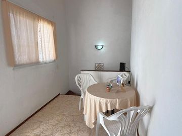 Casa en Barrio Azcuénaga con 4 Dormitorios y Patio