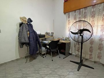 Casa en Barrio Azcuénaga con 4 Dormitorios y Patio