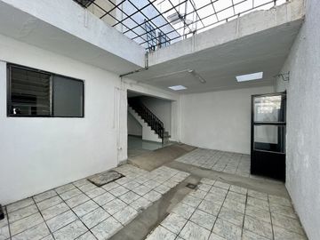 CASA EN VENTA Y RENTA SOBRE AV. REVOLUCION TLAQUEPAQUE