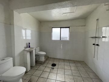 CASA EN VENTA Y RENTA SOBRE AV. REVOLUCION TLAQUEPAQUE
