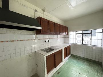 CASA EN VENTA Y RENTA SOBRE AV. REVOLUCION TLAQUEPAQUE