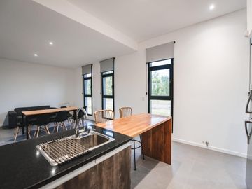 VENTA CASA 2 DORMITORIOS Y PILETA EN LAS TARDES
