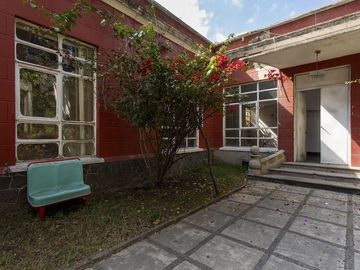 VENTA HERMOSA CASA COMO TERRENO EN DEL CARMEN , COYOACAN