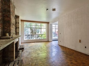 VENTA HERMOSA CASA COMO TERRENO EN DEL CARMEN , COYOACAN