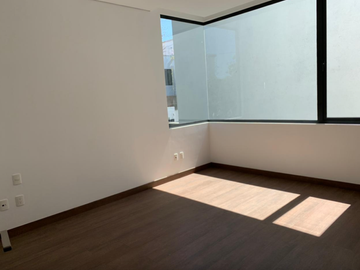 CASA NUEVA EN CONDOMINIO EN COYOACAN CON JARDIN Y ROOF GARDEN