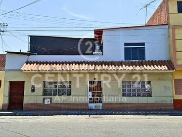 ¡Gran Oportunidad! Propiedad con Casa y 2 Departamentos